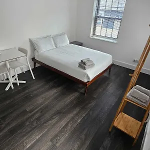 Queens Place - 3 Bedroom Apartment